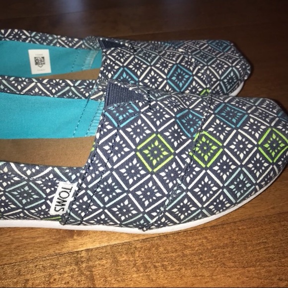 Patterned Toms - Picture 6 of 6